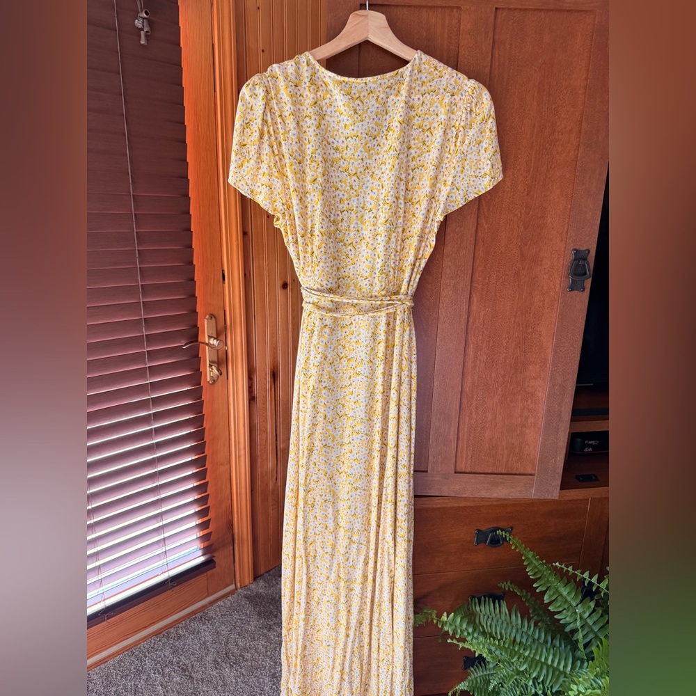 Aakaa Floral Yellow Wrap Dress Women’s Size Large - Picture 2 of 6